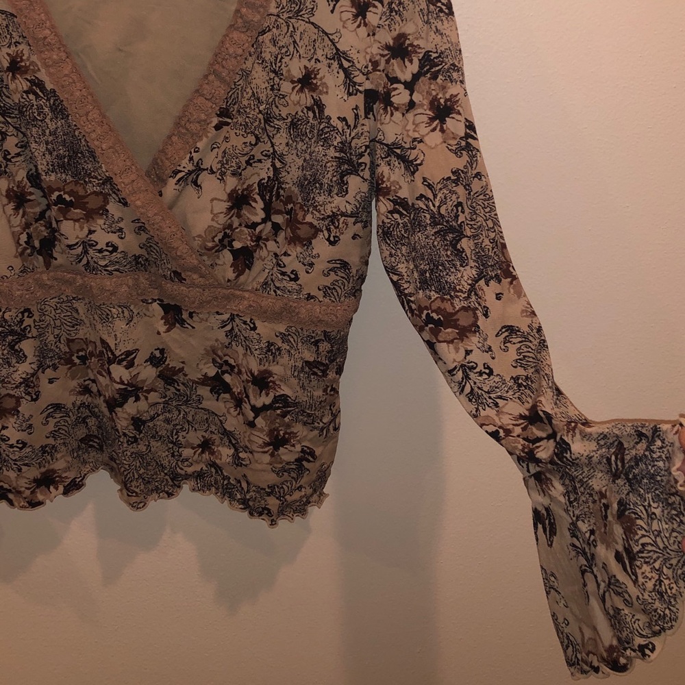Vintage floral bell sleeve top